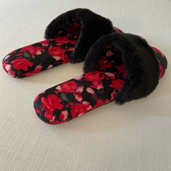 Victoria’s Secret Signature Floral Satin Slippers - Picture 10 of 10
